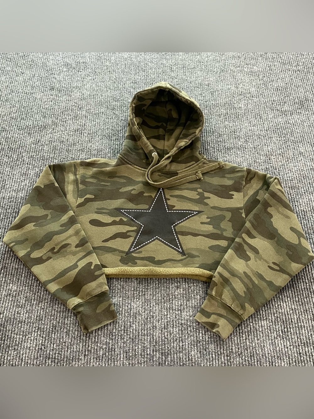 Sugar Flower Hoodie, Women’s Size Small, Green Cam, Star, Pullover, Drawstring